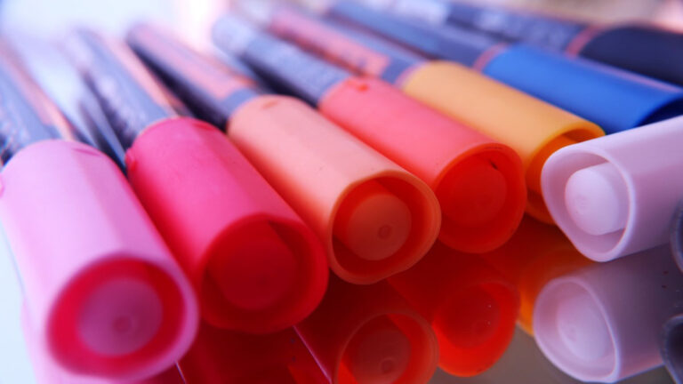 bunte Filzstifte. Ansicht von vorne