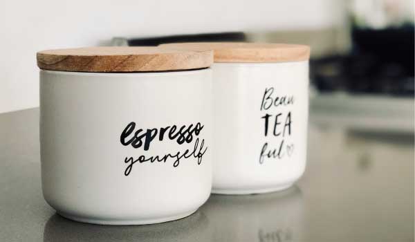 beschrifte Keramikbecher: Espresso und Team