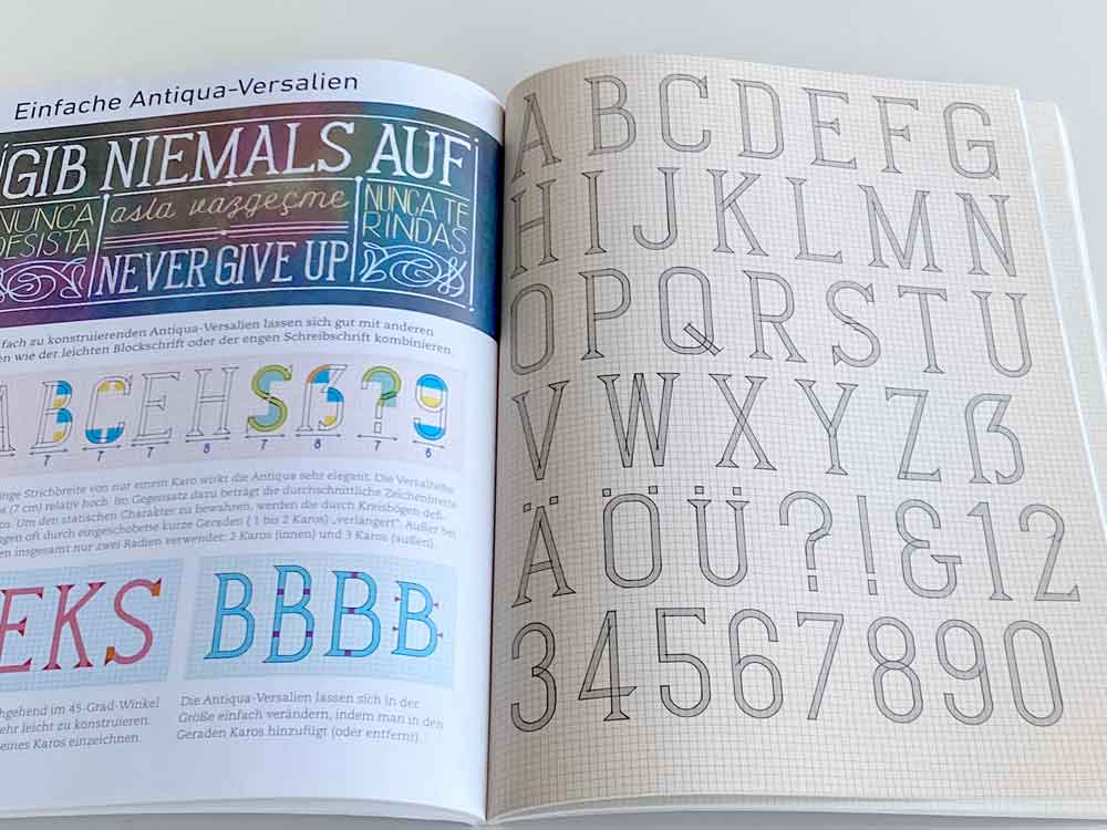 Seite aus dem Buch Handlettering der 33 schönsten Alphabete